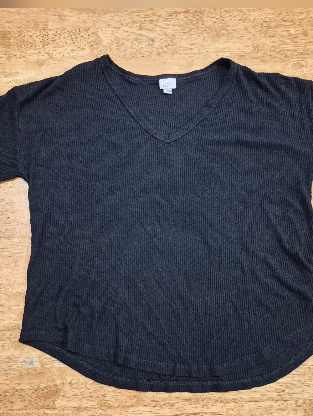 EUC A New Day Ribbed V-Neck Short Sleeve Knit Tee Shirt Top